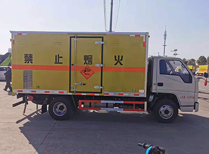 谯城爆破器材运输车工人安全操作规范与智能技术保障